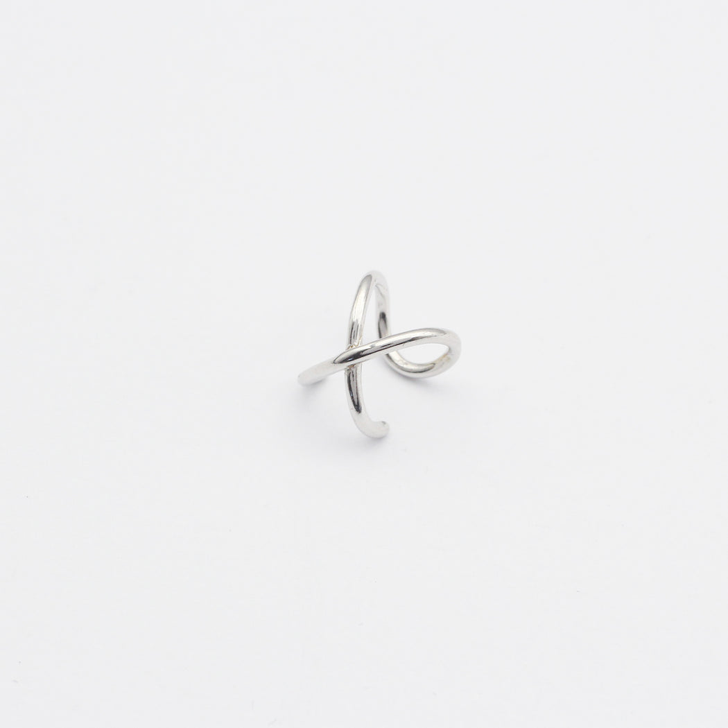 Earcuff "Crossed Wires"