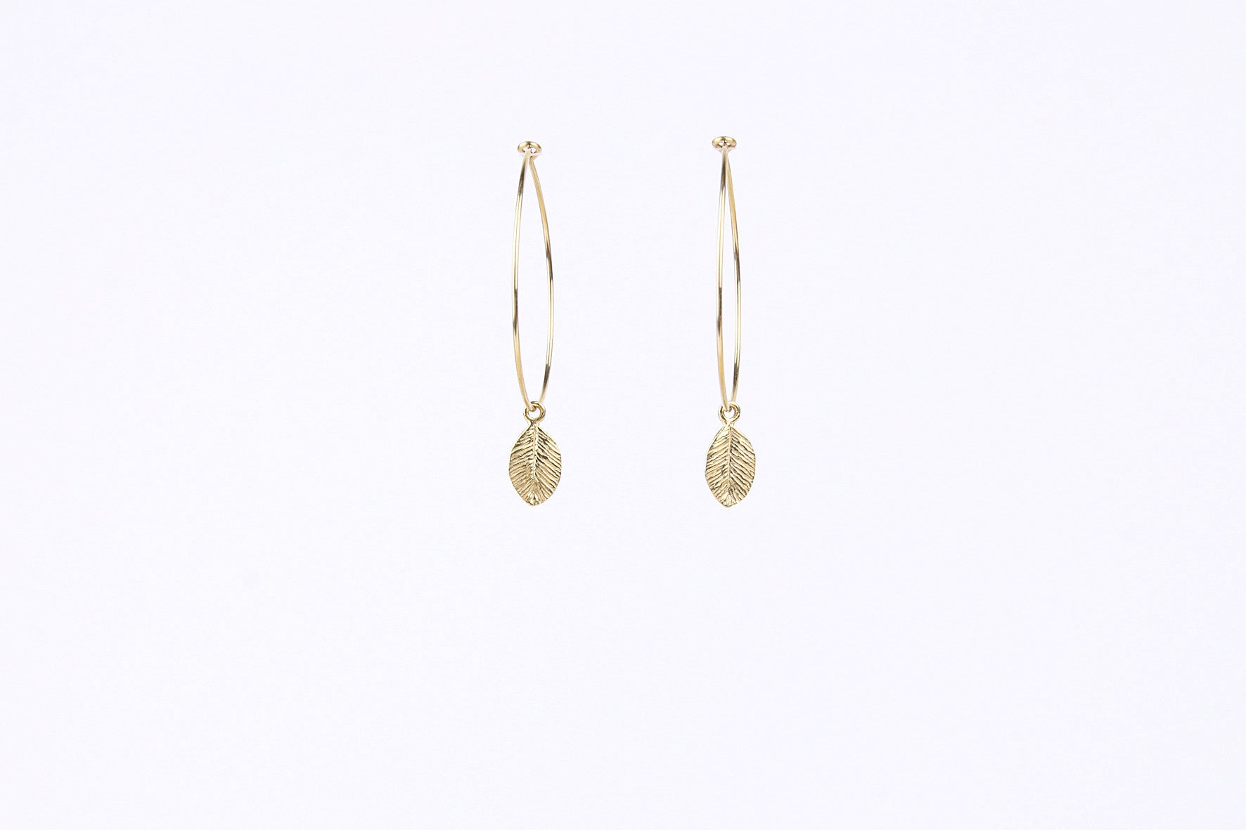 jewelberry ohrringe earrings tiny leaf hoops gold plated sterling silver fine jewelry handmade with love fairtrade