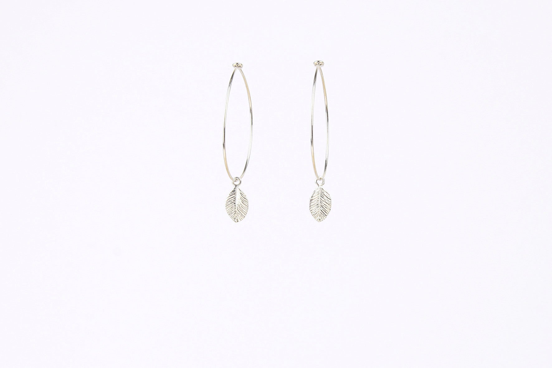 jewelberry ohrringe earrings tiny leaf hoops sterling silver fine jewelry handmade with love fairtrade